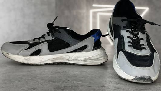 Stylish New Balance Sport/Casual Sneakers – Great Condition