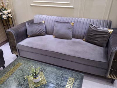 5 Seater Sofa And Table