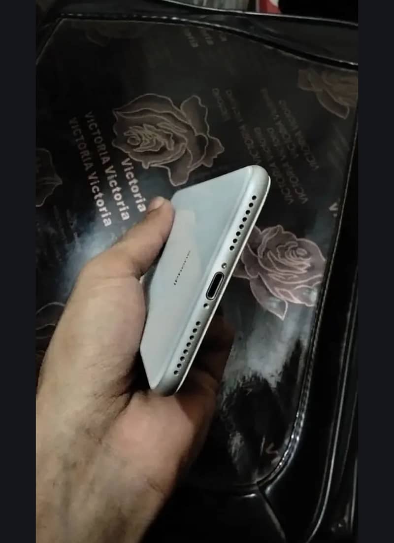 Apple iPhone 8 Plus 0
