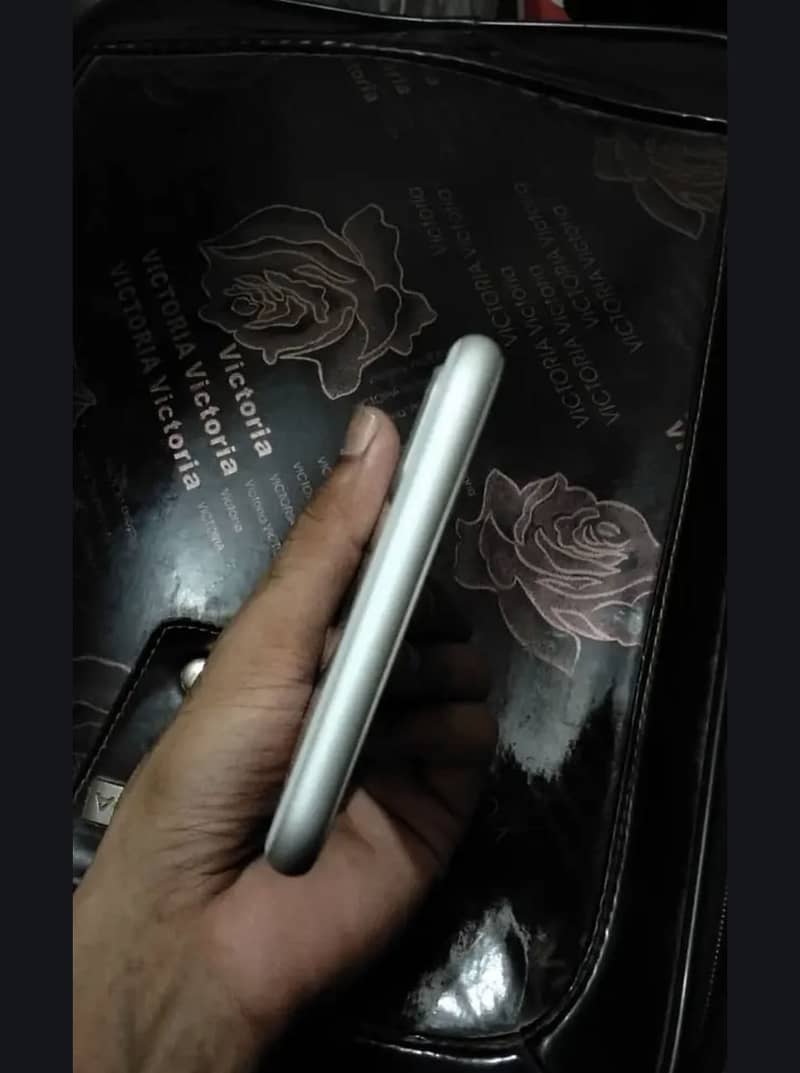 Apple iPhone 8 Plus 1