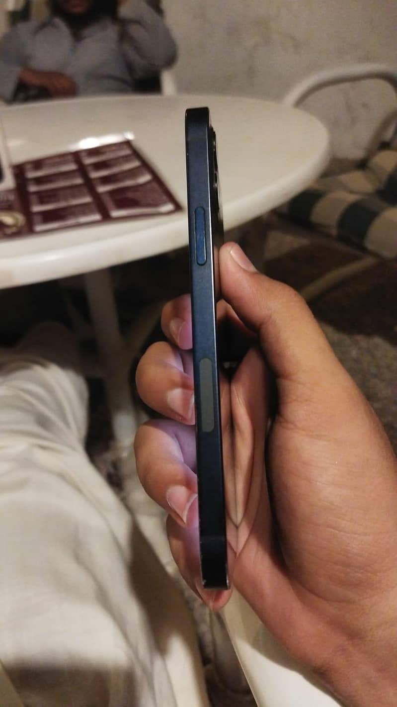 Apple iPhone 12 3