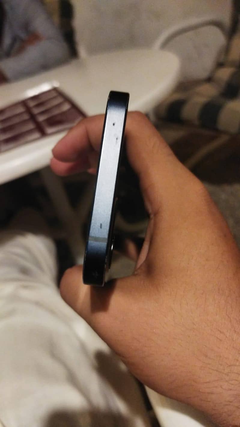 Apple iPhone 12 4