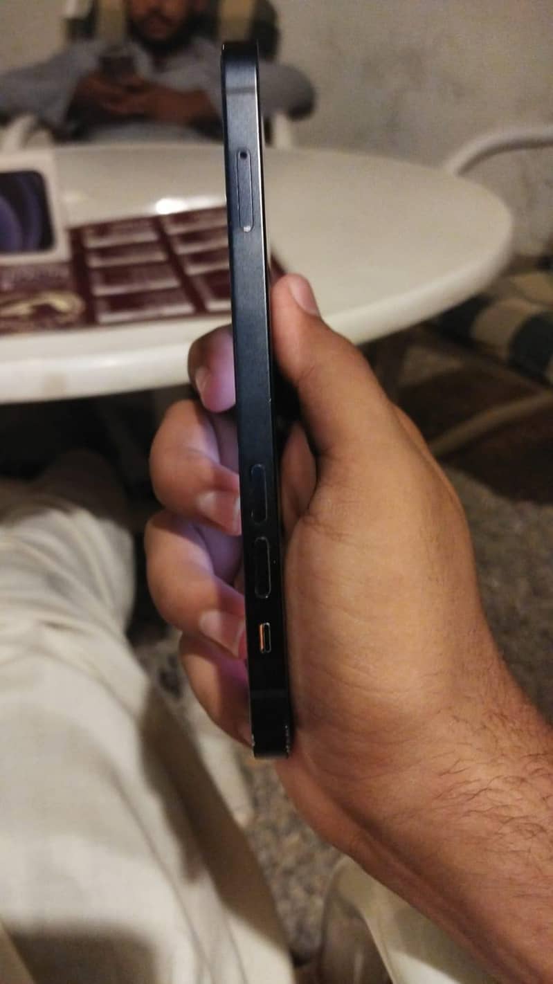 Apple iPhone 12 6
