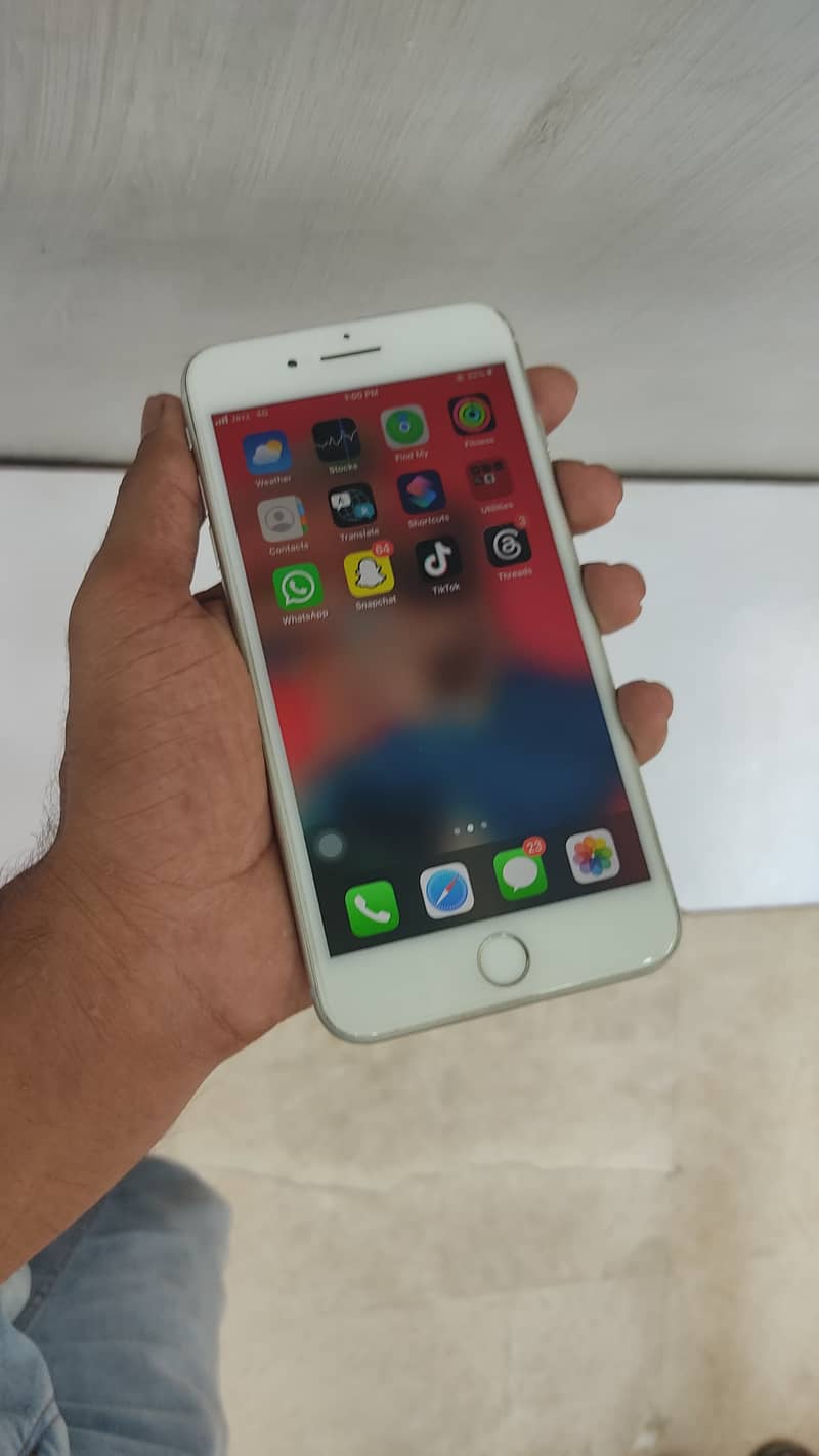 Apple iPhone 8 Plus 3