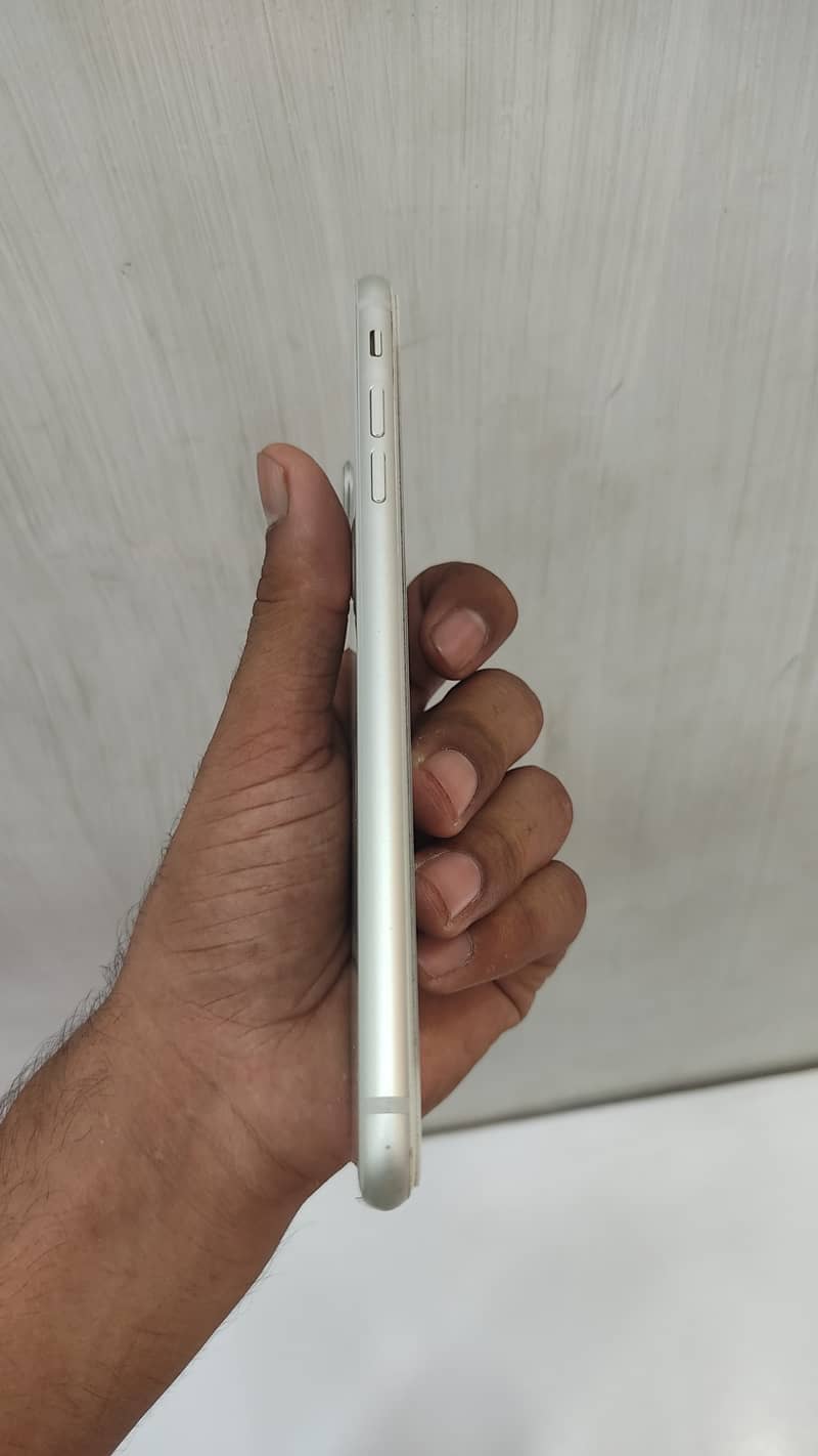 Apple iPhone 8 Plus 4