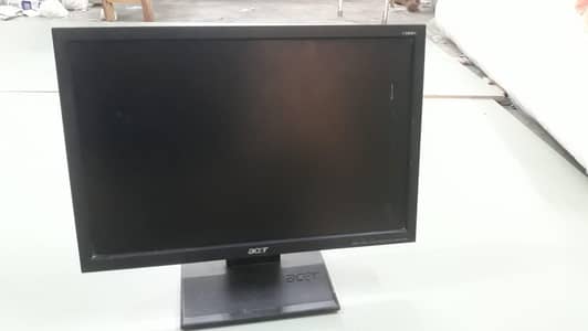 Acer 19" LCD Monitor – Excellent Condition