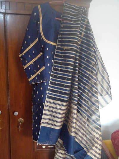 Lown drass  hand wark dizia