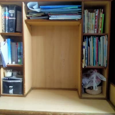 One drawer is broken