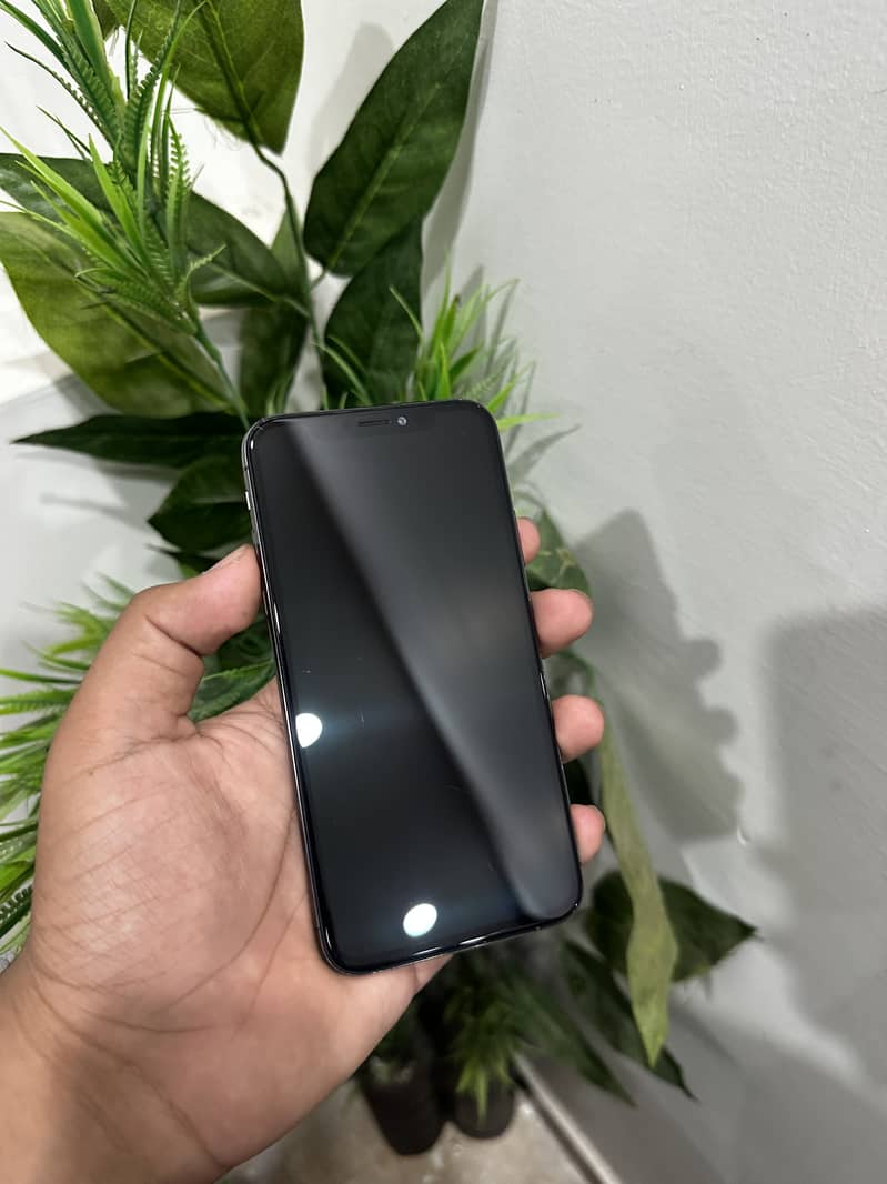 Apple iPhone X 5