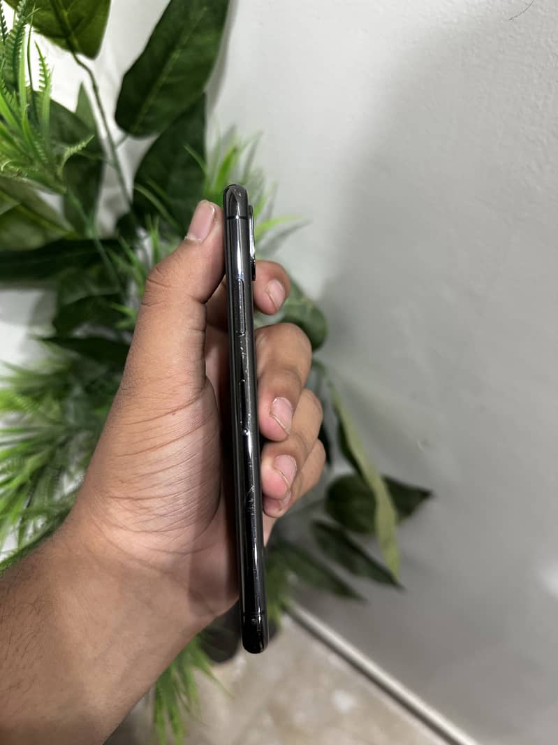 Apple iPhone X 6