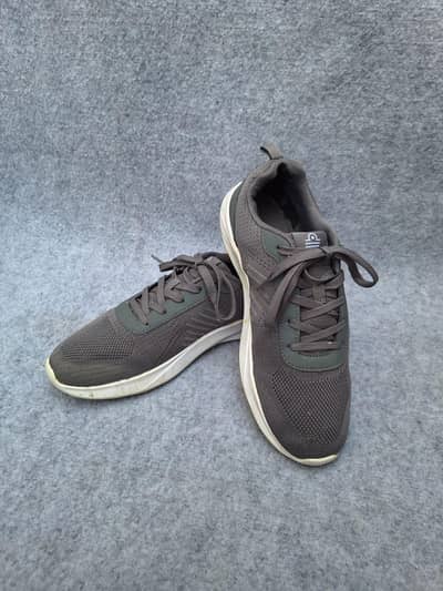 Lightweight Grey Sports Shoes – Excellent Condition
