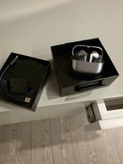 Samsung Galaxy Buds3 Pro - Complete Box