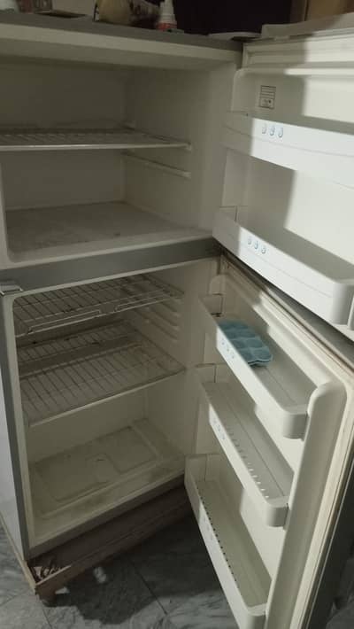 Haier Medium refrigerator 03214858413