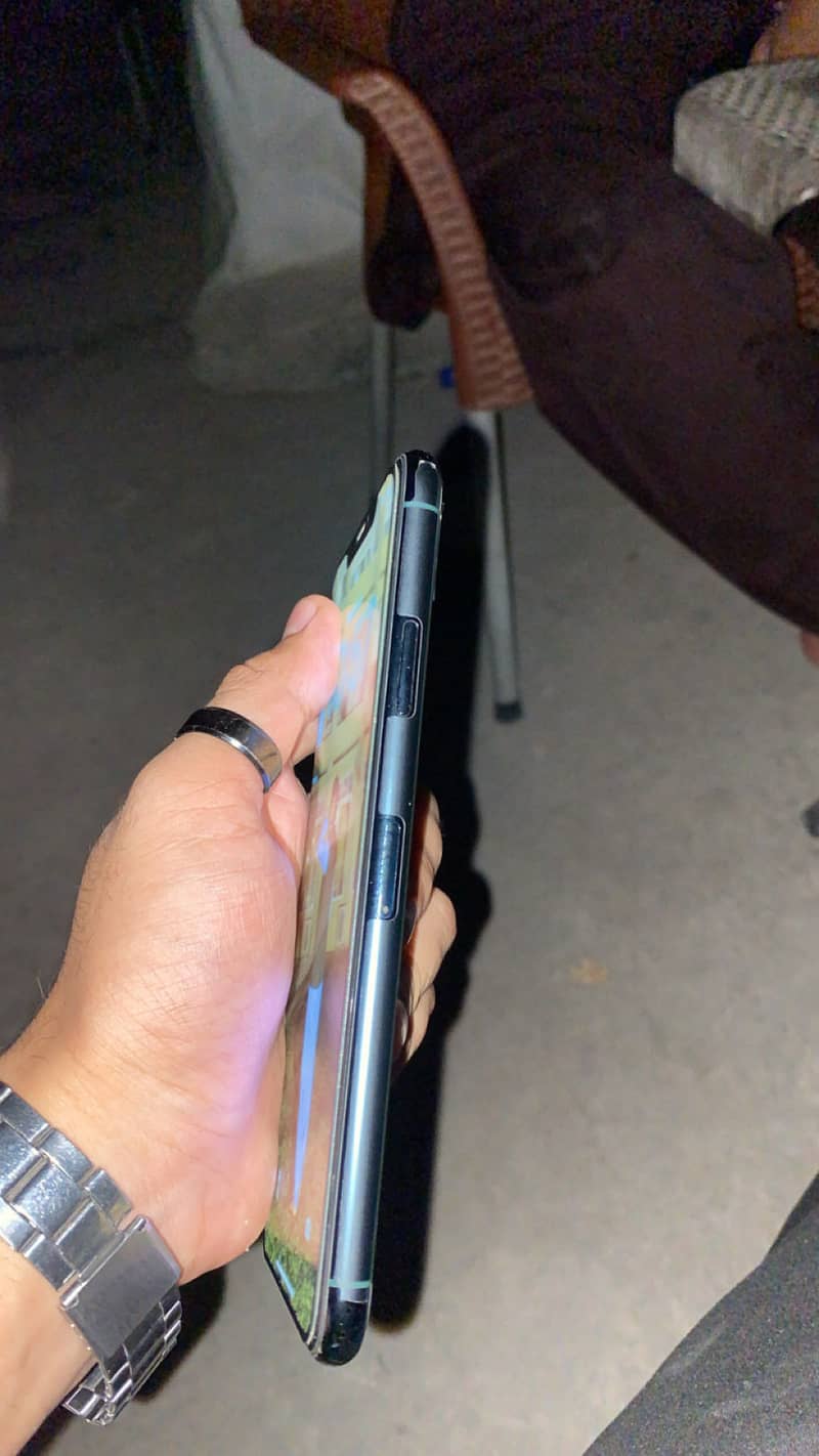 Apple iPhone 11 Pro Max 2
