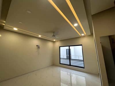 Luxurious spacious designers 5 Marla Double story Avlb Water boring