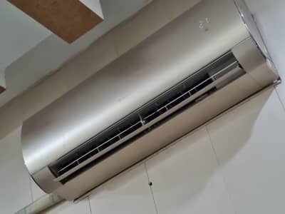 GREE INVERTOR AC 1 TON FOR SALE