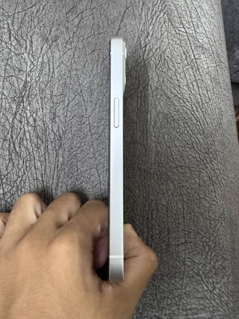Apple iPhone 13 4