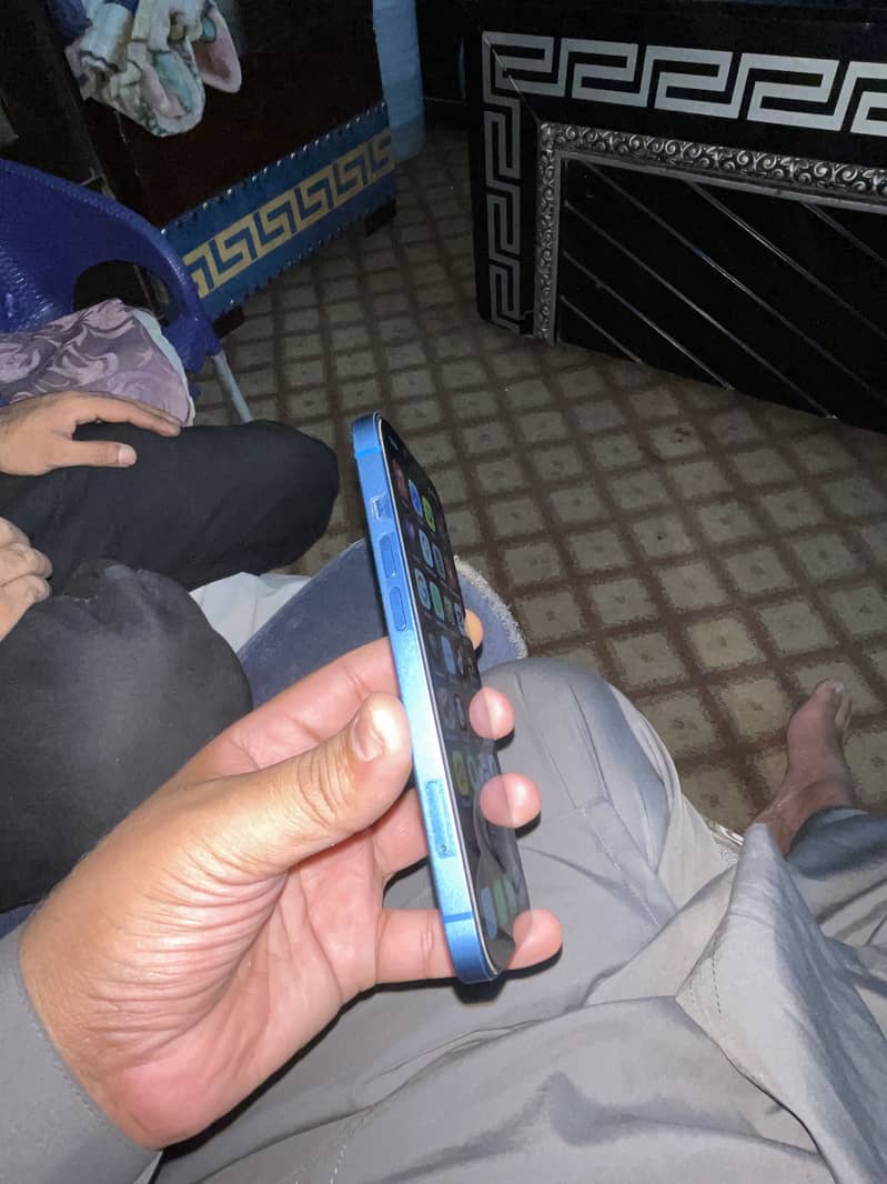 Apple iPhone 13 2