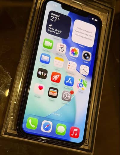 Iphone 11 pro max sim glitch 64gb Factory unlocked non Pta