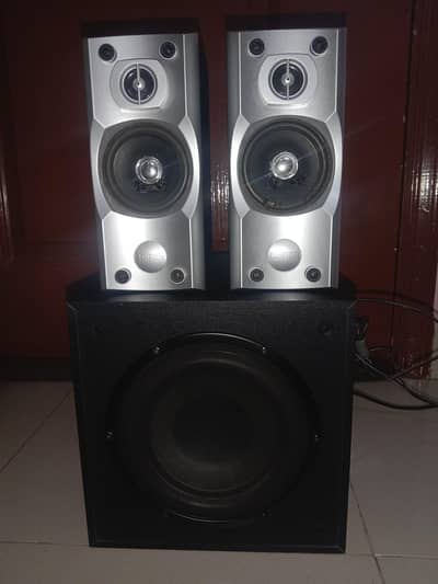 X600 Edifier 2.1. 2 speaker 1 woofer