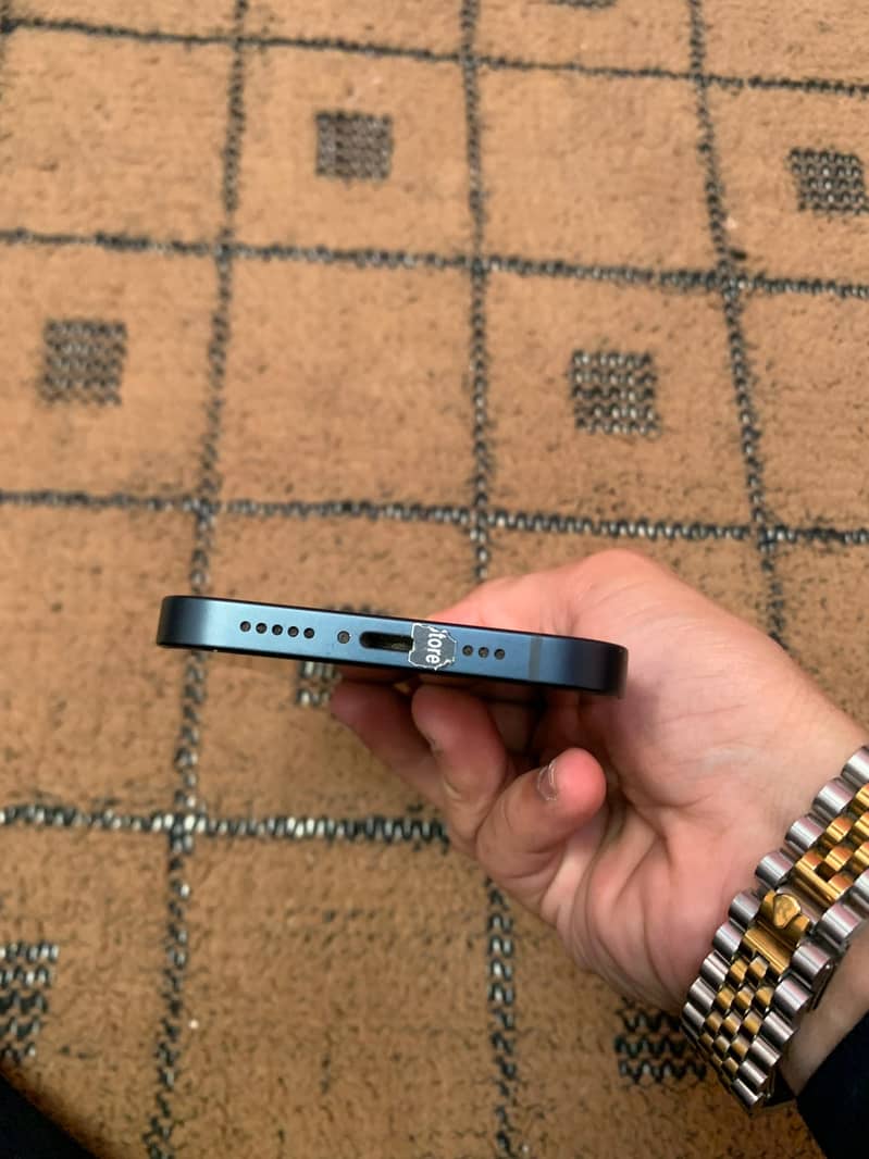 Apple iPhone 13 3