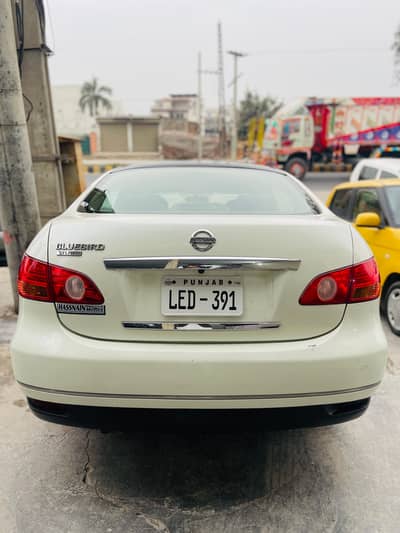Nissan Bluebird Sylphy 2013