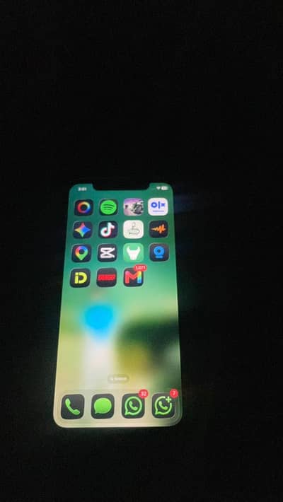 iPhone 11 pannel available