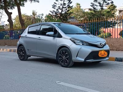 Toyota Vitz 2015 Silver