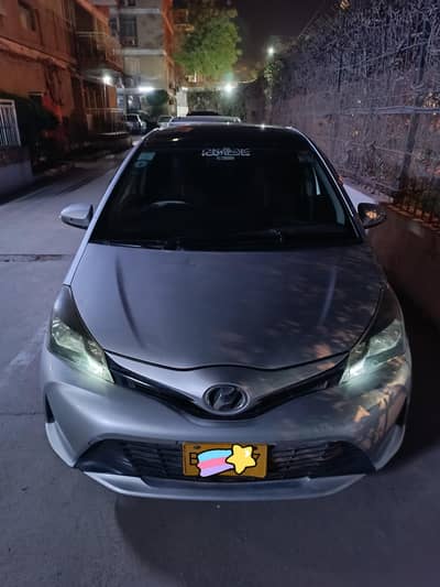 Toyota Vitz 2015 Silver