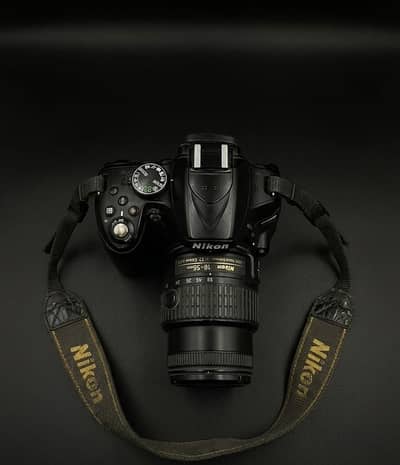 NIKON--D5200--18-55-Flip Screen + Video