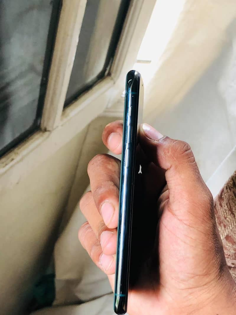 iphone 11 pro 2