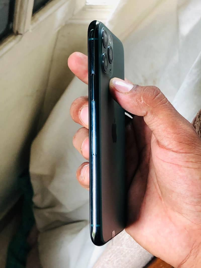 iphone 11 pro 4