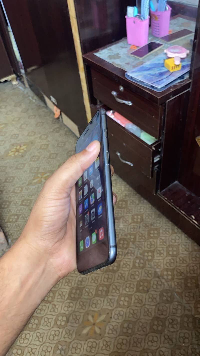 Apple iPhone 8 Plus 3