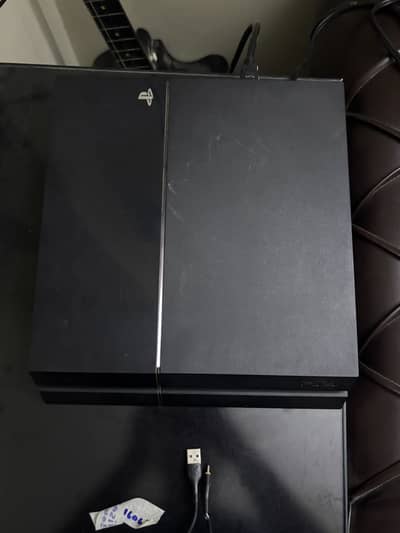 Play station 4 in perfect condition