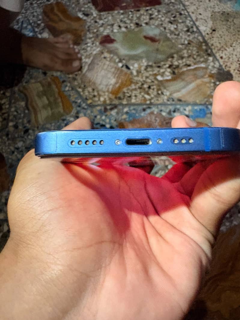 Apple iPhone 13 2