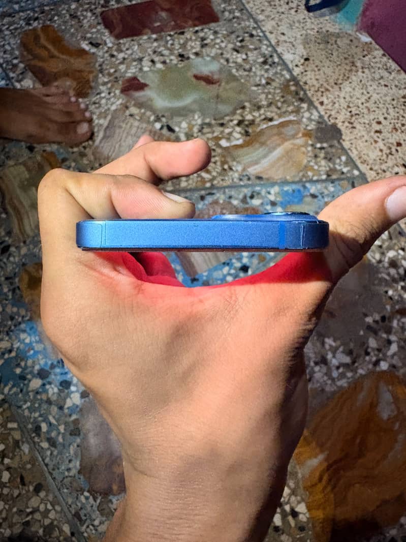 Apple iPhone 13 4