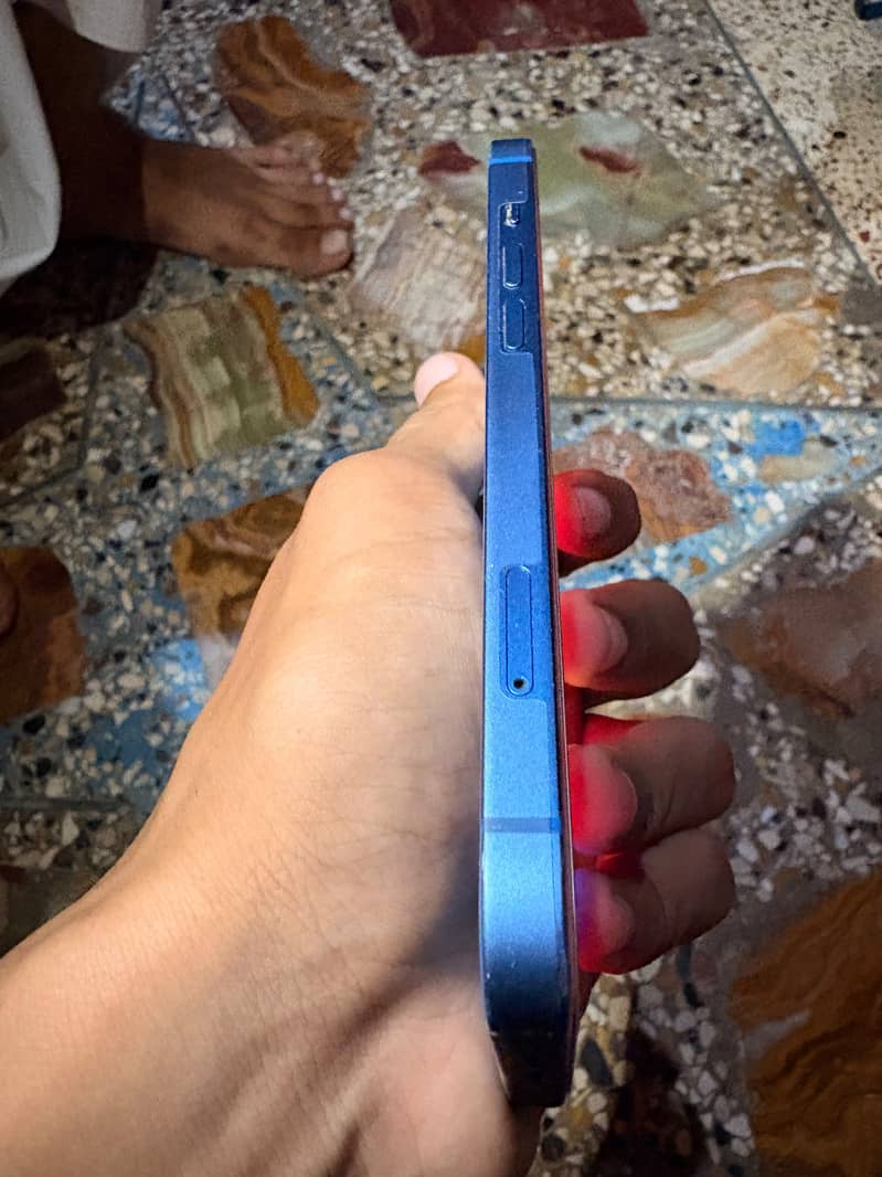 Apple iPhone 13 5