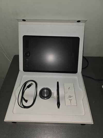 Wacom Intuos Pro Medium – Used (9/10 Condition)