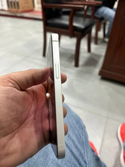 Apple iPhone 16e