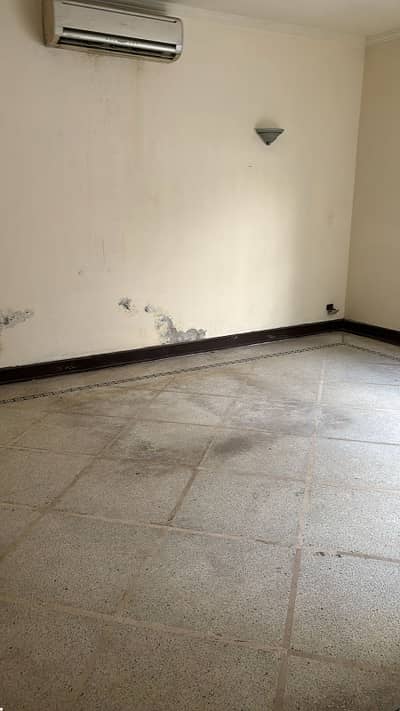 SYED BROTHERS PROUDLY OFFERS: 1-Kanal Elegant And Fully Maintained Old Bungalow Is Available In The Best Block Of DHA Lahore.