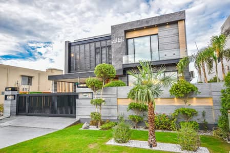 SYED BROTHERS PROUDLY OFFERS: 1-Kanal Elegant And Fully Maintained Modern Bungalow Is Available In The Best Block Of DHA Lahore.
