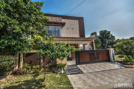 SYED BROTHERS PROUDLY OFFERS 1-Kanal Elegant And Fully Maintained Bungalow Is Available In The Best Block Of DHA Lahore