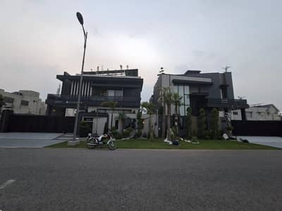 1 KANAL ELEGANT AND FULLY FURNISHED SUPER HOT LOCATED MODERN BUNGALOW WITH BASEMENT IS AVAILABLE IN THE BEST BLOCK OF DHA LAHORE.
