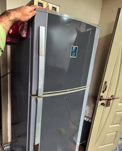 Dawlance Fridge ( گاڑی کرایہ میں دے دوں گا )