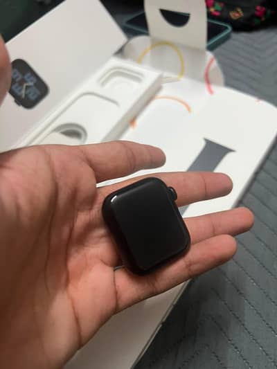 Apple Watch SE 2 GPS with box n cable