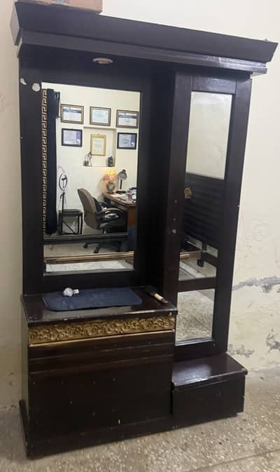 Dressing Mirror For sale urgent