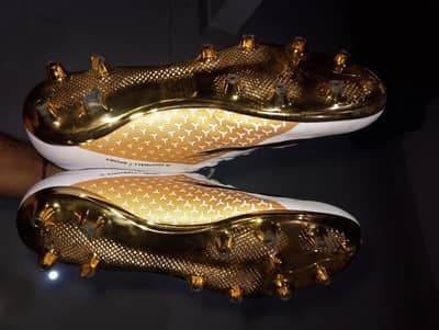 Football Studs / Soccer Boots White & Gold – Excellent Condition