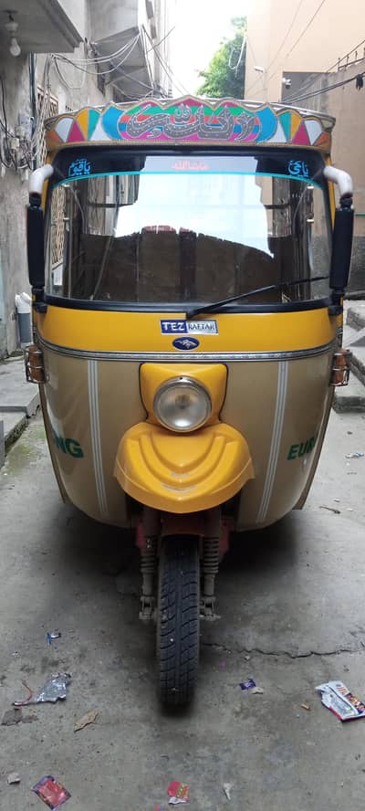 bilkul new hai 2200km chla ha gas or petrol dano 03707579391pa ha