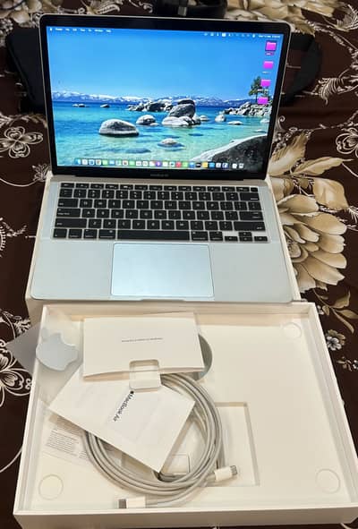 Apply Macbook Air M1 | Complete box 10/10 (Slightly Negotiable )