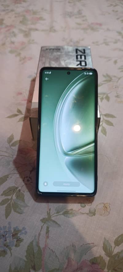 Infinix Zero 40 complete samna box charger VIP set hai